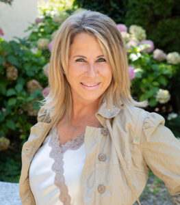 Kosmetikerin Christina Weber-Schoch Biolux LichttherapieArt Beaute medizinisch kosmetische Ästhetik Bern Kosmetik Hautbehandlung Fusspflege Permanent Make-up